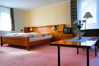 Schlafzimmer 1